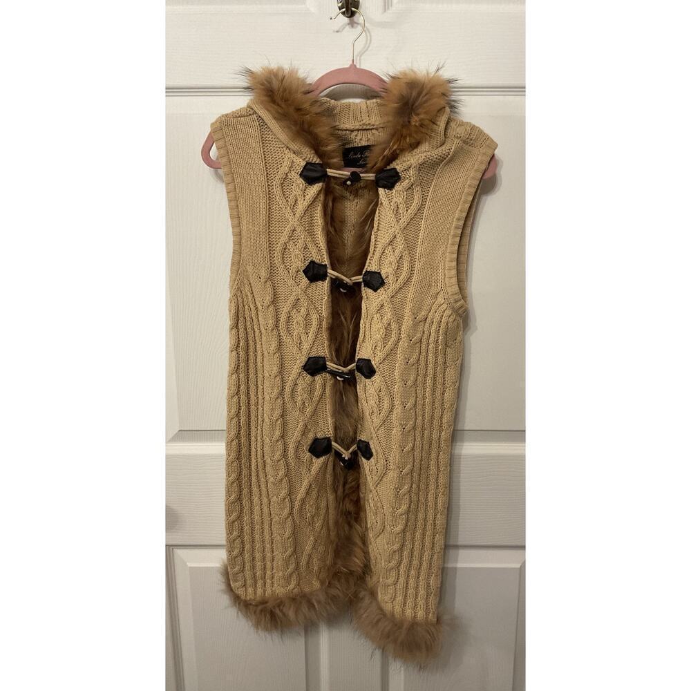 Linda Richard’s Luxury Tan Cable Knit Vest with Genuine Fox Fur Trim, M250